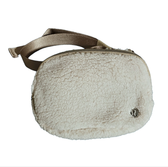 lululemon Everywhere Fleece Belt Bag Natural Ivory/Trench - Picture 1 of 3